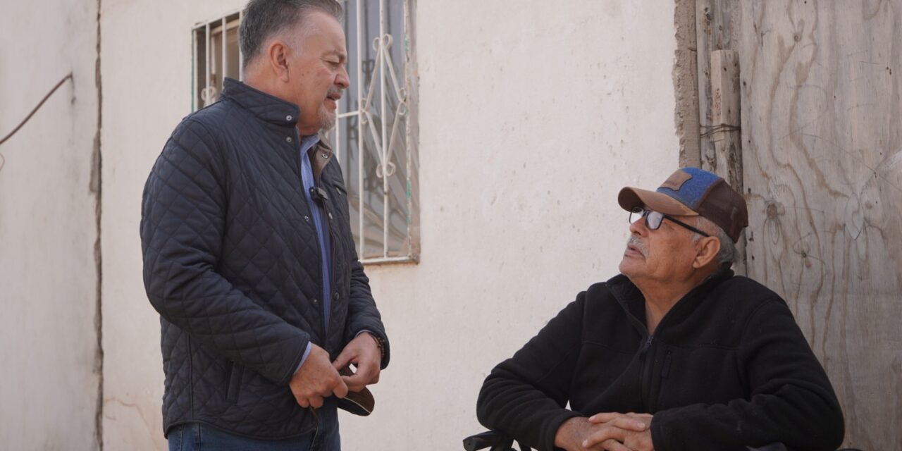 Recorre Mario Vázquez colonia Ladrilleros; entrega apoyos y juguetes