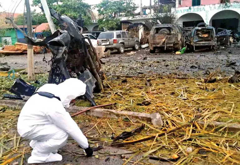 Indagan crimen organizado tras coche bomba; vehículo llegó de Colima