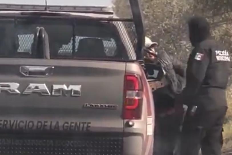 Captan a policía de García golpeando a detenido esposado; oficial será separado del cargo