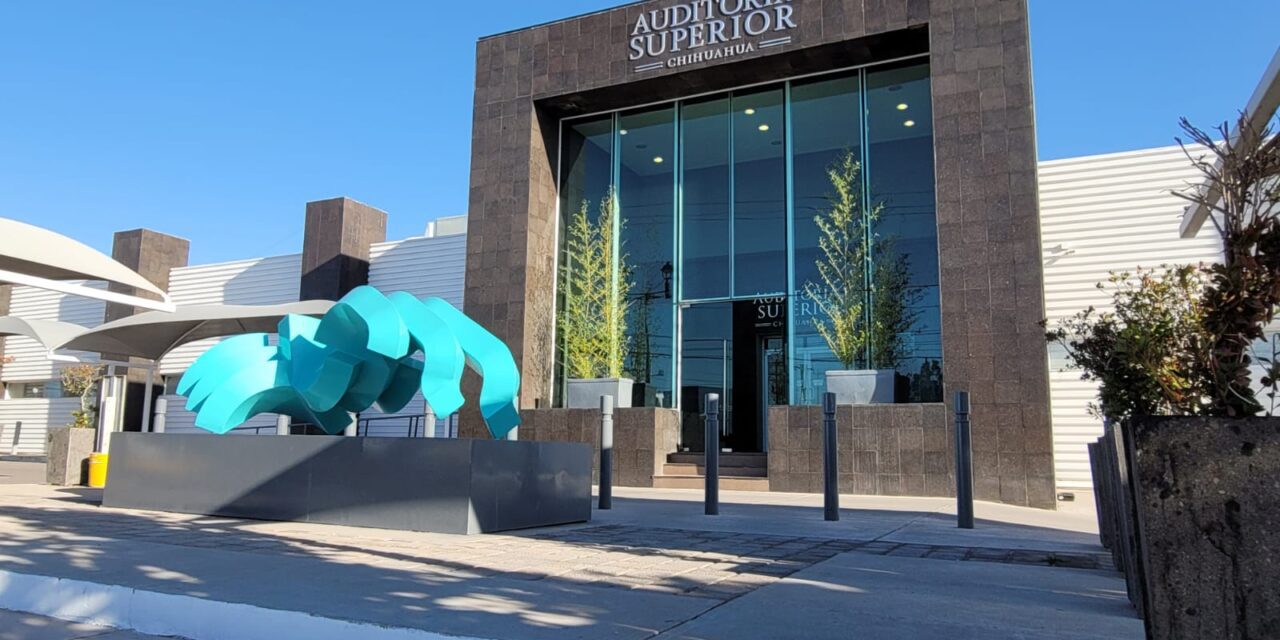 Inhabilitan a funcionaria por pagar su casa con recurso público