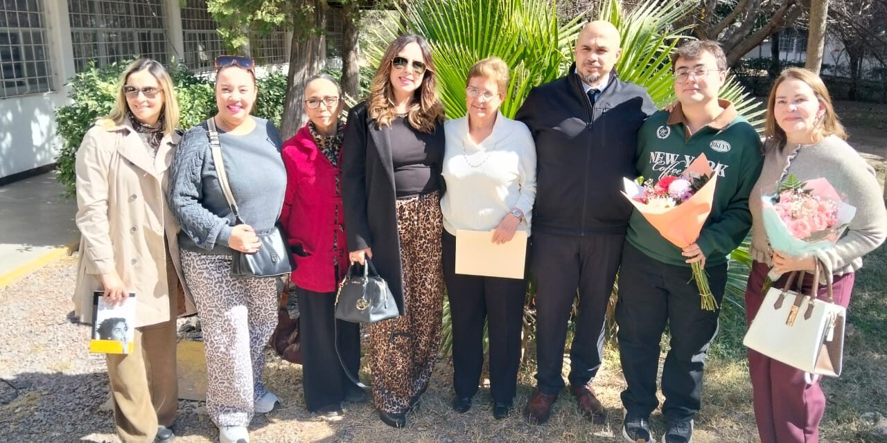 Después de medio siglo, se jubila la maestra Aurelia Parada