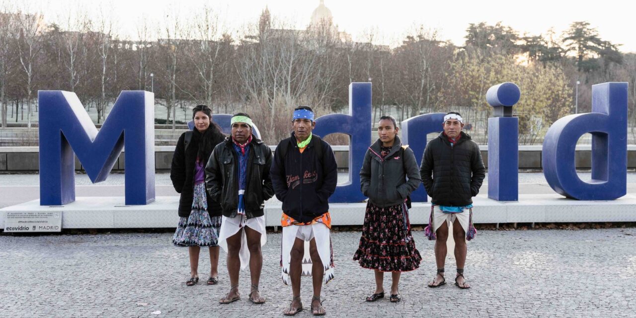 Participan atletas rarámuri en Feria Internacional de Turismo en Madrid