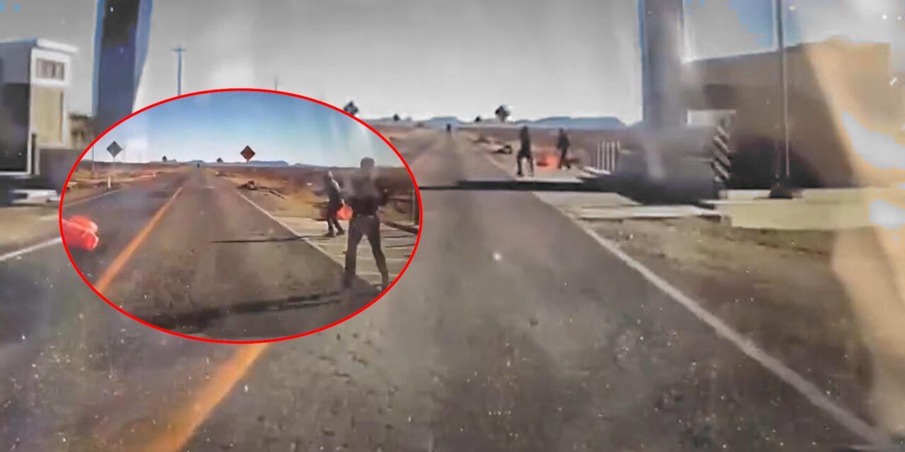 Atacan a pedradas a automóvil bajo arco Centinela