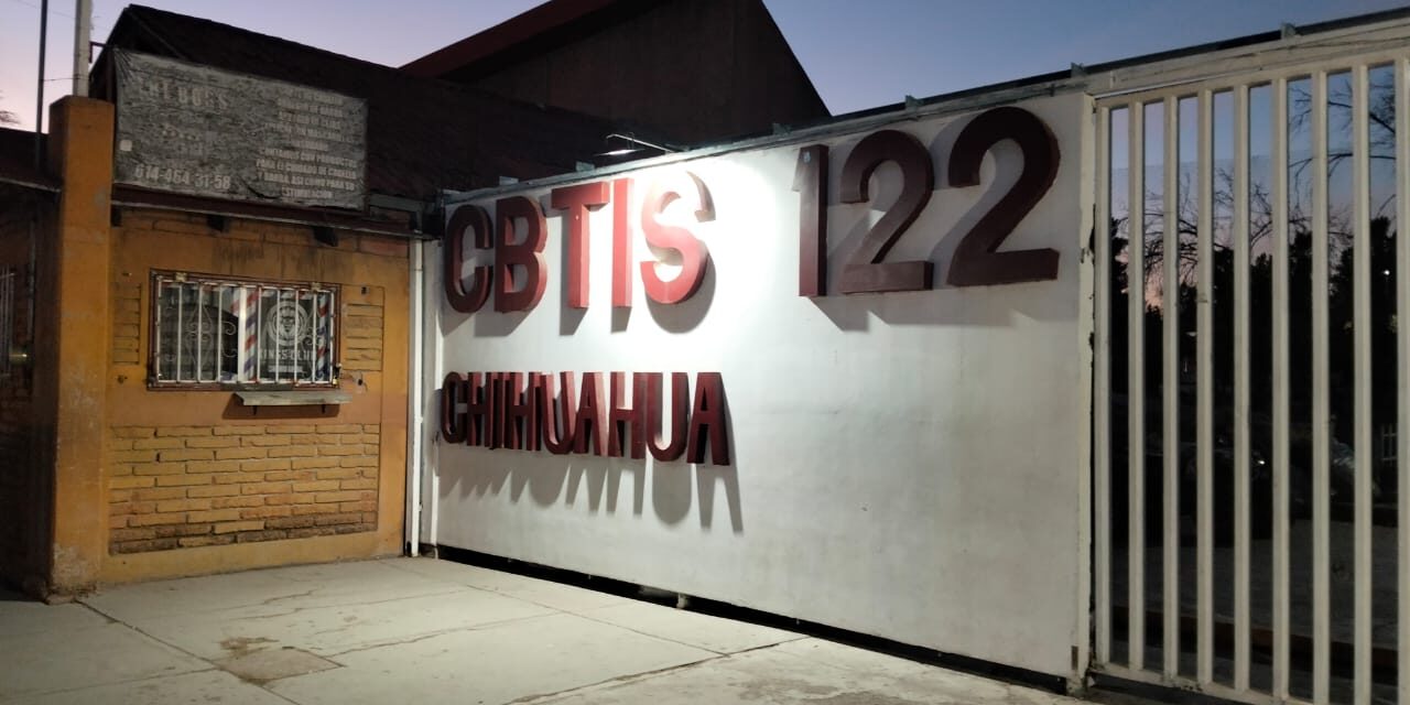 Estudiantes del CBTIS 122 regresan a clases