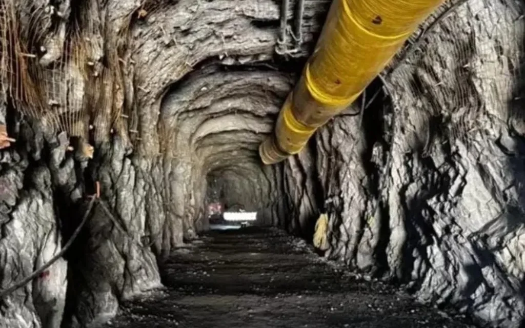 Por inseguridad, mina pausó en abril de 2025