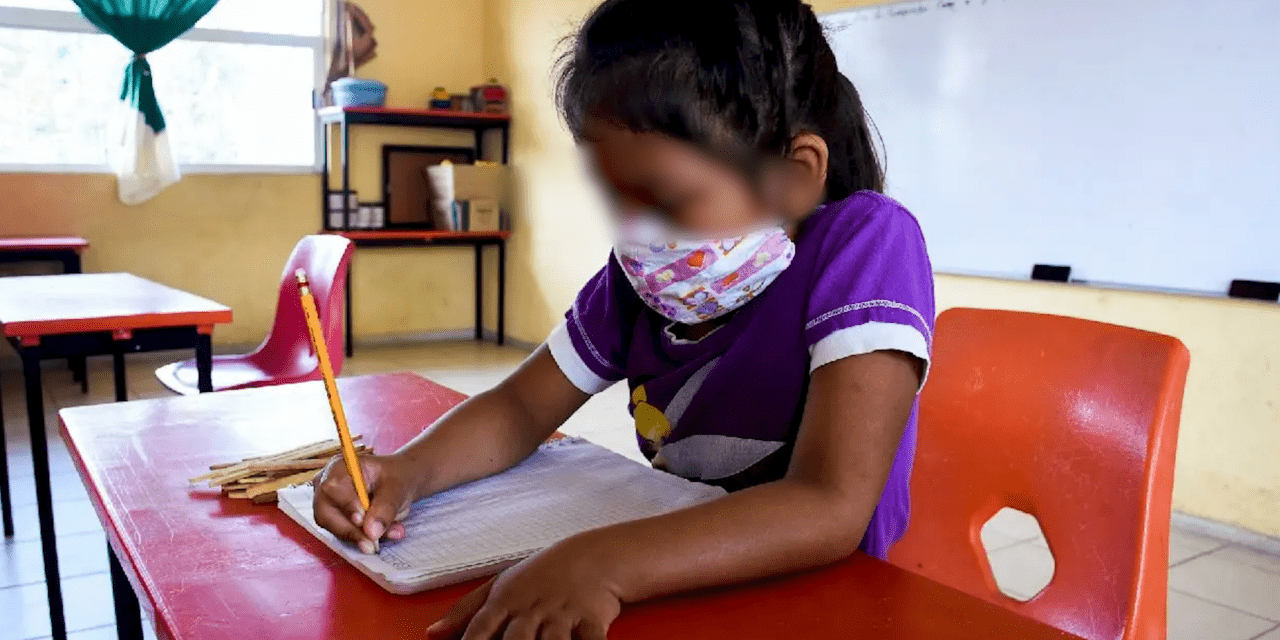 Regresa uso de cubrebocas para escuelas