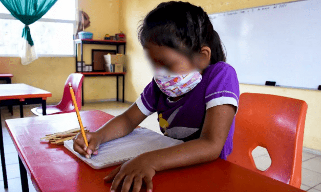 Regresa uso de cubrebocas para escuelas