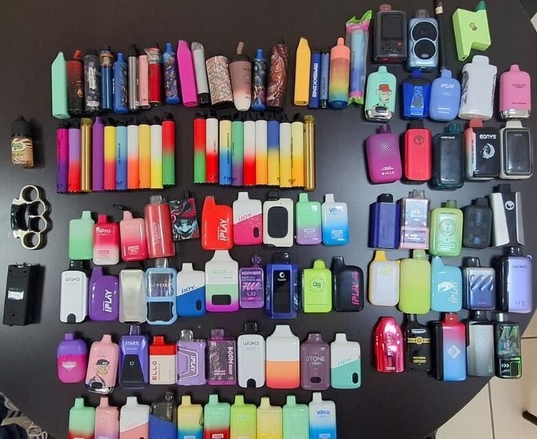 Retiran centenar de vapeadores en escuelas