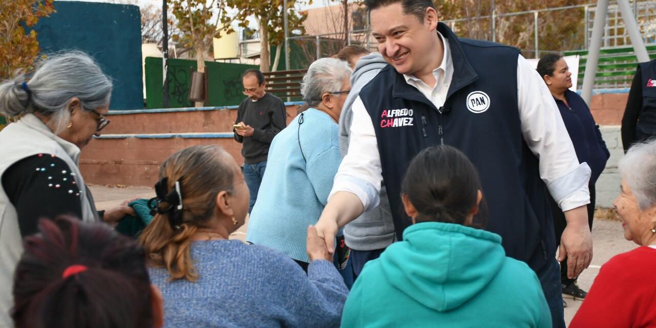 Va Alfredo Chávez a la Mármol III para escuchar a los vecinos de la colonia