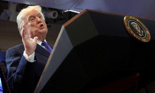 Trump amenaza con un “golpe muy duro” a Irán este sábado